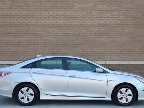 Used 2012 Hyundai Sonata Hybrid FWD image 3
