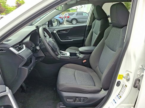 Used 2022 Toyota RAV4 XLE image 15