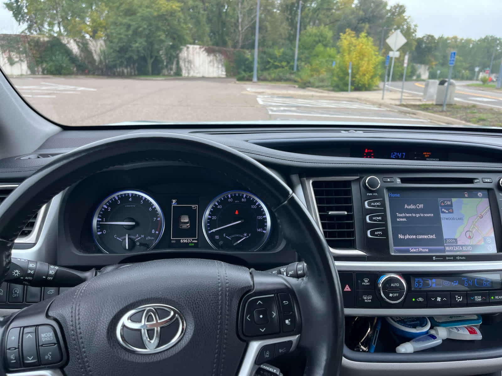 Used 2019 Toyota Highlander XLE AWD/4WD image 11