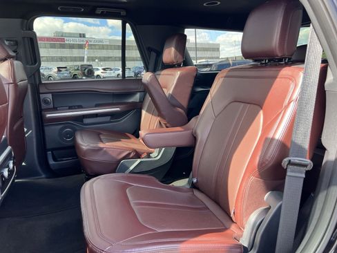 Used 2024 Ford Expedition Limited image 25