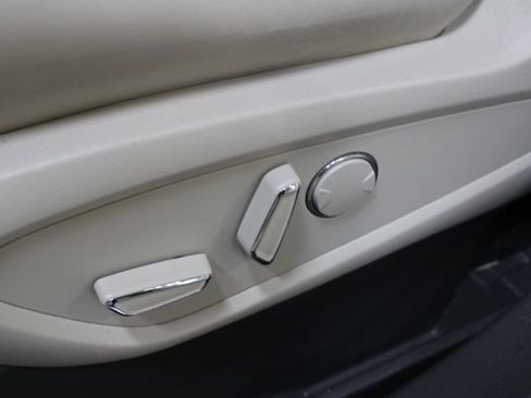 Used 2020 Lincoln Nautilus Reserve w/ Equipment Group 201A image 3