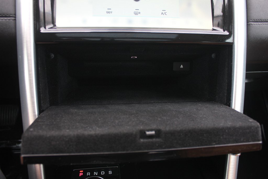 Used 2017 Land Rover Discovery HSE AWD/4WD image 19