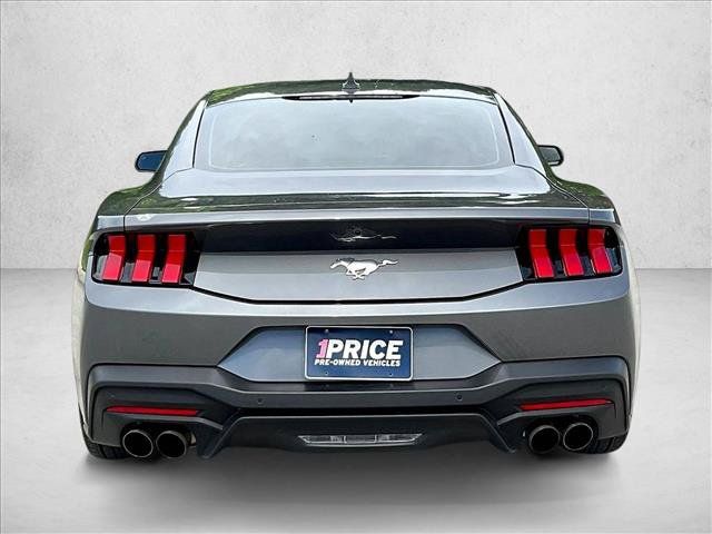 Used 2025 Ford Mustang Coupe RWD image 4
