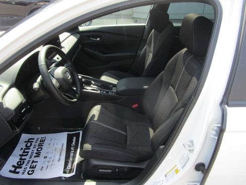 Used 2023 Honda Accord Sport image 12