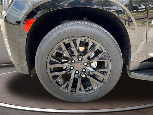 Used 2024 GMC Yukon Denali AWD/4WD image 9