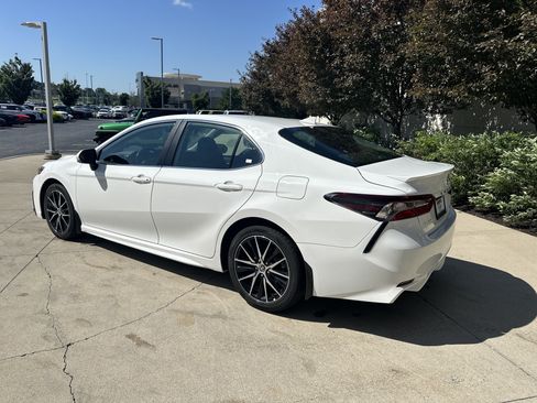 Used 2024 Toyota Camry SE w/ Cold Weather Package FWD image 7