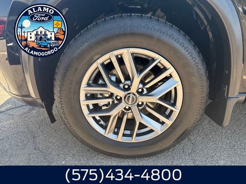 Used 2023 Nissan Rogue S image 2