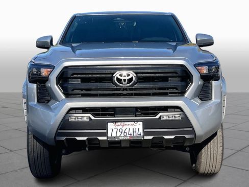 Used 2025 Toyota Tacoma SR5 image 3