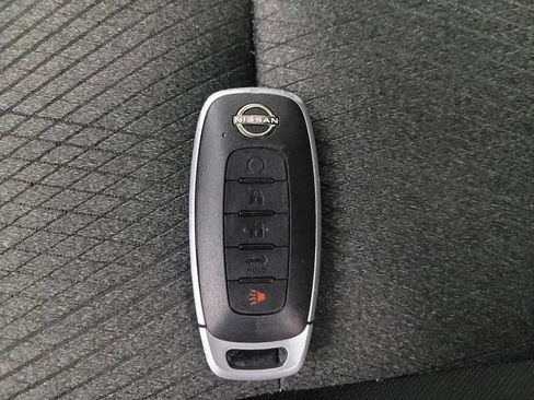 Used 2024 Nissan Rogue SV image 32