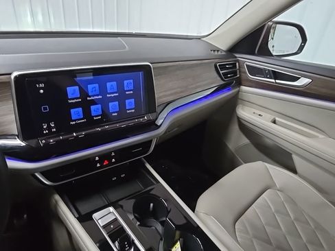 Used 2024 Volkswagen Atlas SEL Premium R-Line image 27