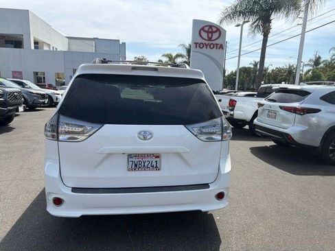 Used 2017 Toyota Sienna SE FWD image 7