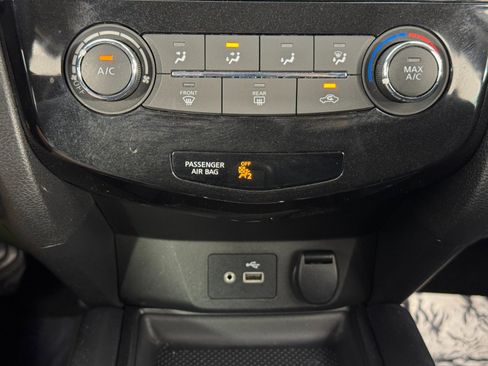 Used 2020 Nissan Rogue S image 25