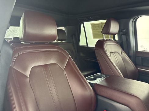 Used 2024 Ford Expedition Limited image 27