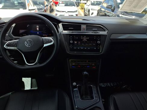 Used 2023 Volkswagen Tiguan SE w/ Panoramic Sunroof Package FWD image 20
