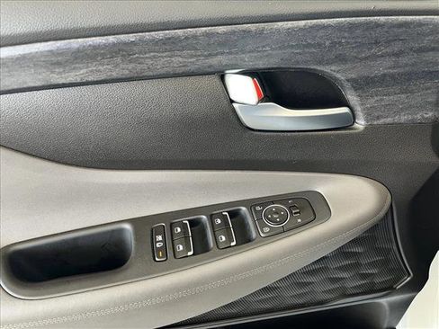 Used 2019 Hyundai Santa Fe SE FWD image 18