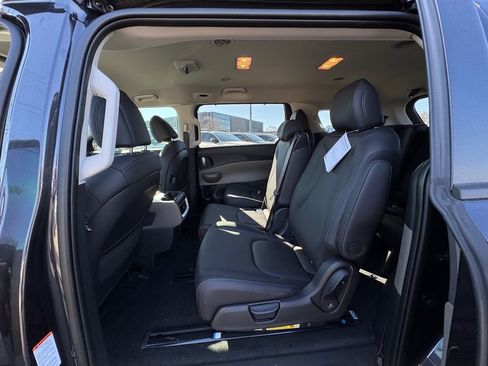 New 2026 Kia Carnival EX image 10