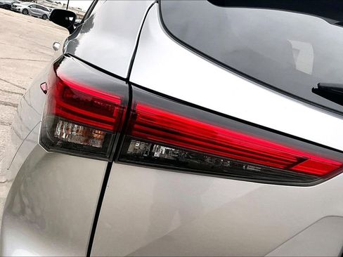 Used 2023 Toyota Highlander L AWD/4WD image 23