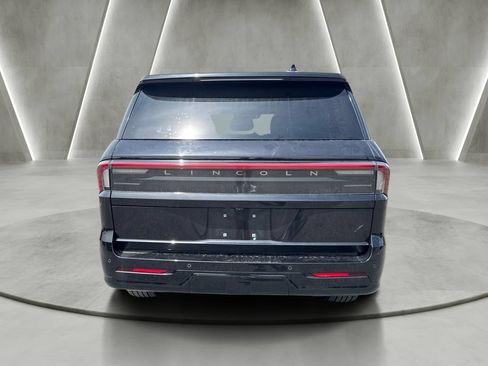 Used 2025 Lincoln Navigator Reserve AWD/4WD image 4
