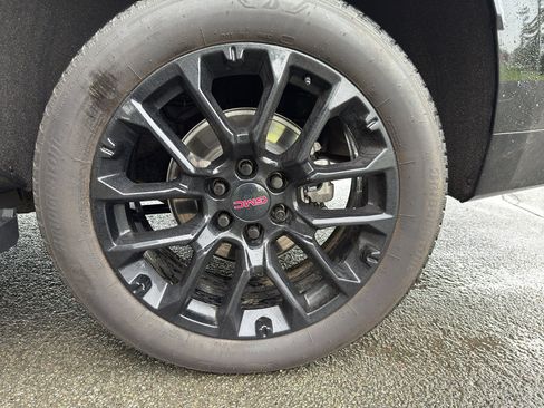 Used 2024 GMC Yukon Denali image 8