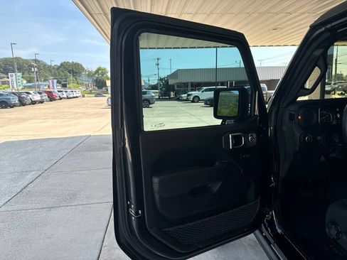 Used 2024 Jeep Gladiator Mojave w/ Technology Group AWD/4WD image 15