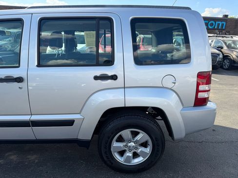 Used 2011 Jeep Liberty Sport image 38