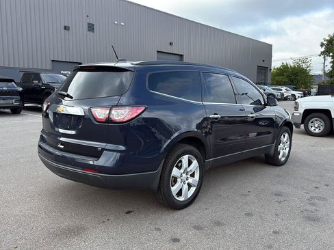 Used 2017 Chevrolet Traverse LT w/ Style and Technology Package FWD image 3