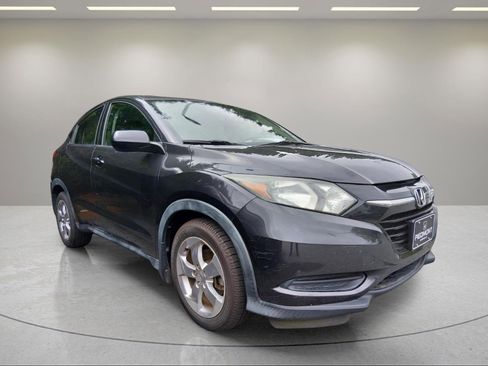 Used 2017 Honda HR-V LX image 3