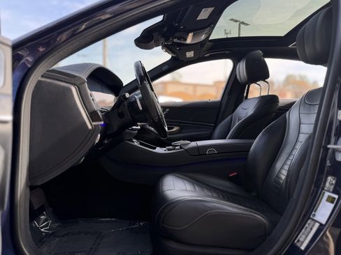 Used 2020 Mercedes-Benz S 560 Sedan image 25