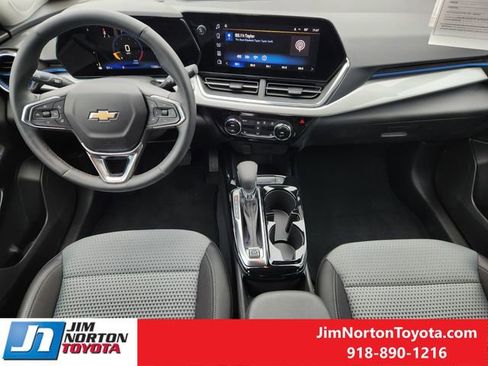 Used 2025 Chevrolet Trax LT w/ Driver Confidence Package FWD image 27