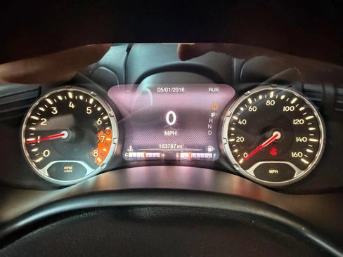 Used 2015 Jeep Renegade Trailhawk w/ Cold Weather Group AWD/4WD image 12