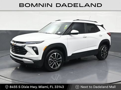 Used 2025 Chevrolet TrailBlazer LT FWD image 1