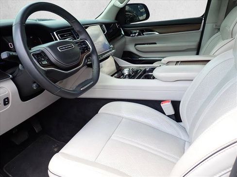 Used 2023 Jeep Grand Wagoneer Series II AWD/4WD image 9