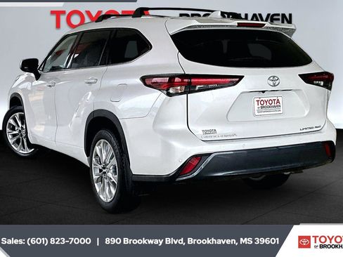 Used 2026 Toyota Highlander Limited AWD/4WD image 2
