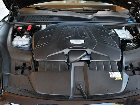 Used 2023 Porsche Cayenne Platinum Edition image 65