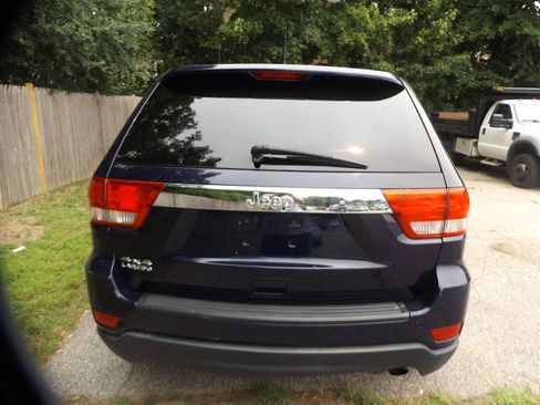 Used 2012 Jeep Grand Cherokee Laredo AWD/4WD image 4