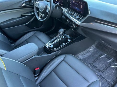 Used 2024 Chevrolet Trax ACTIV w/ Driver Confidence Package image 18