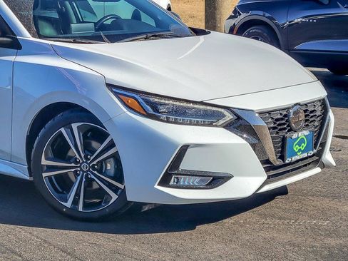 Used 2022 Nissan Sentra SR w/ SR Premium Package image 3