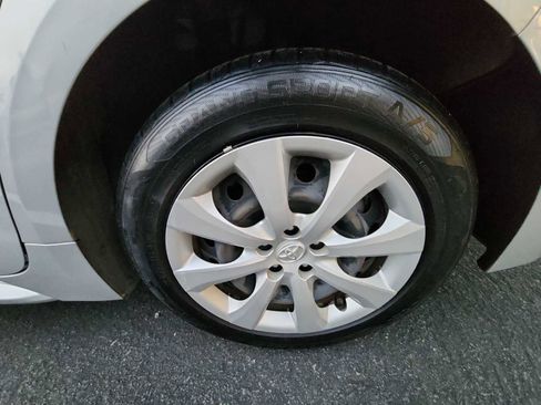 Used 2022 Toyota Corolla LE image 11