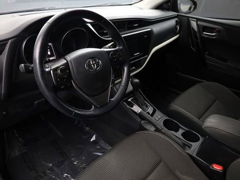 Used 2018 Toyota Corolla iM image 9