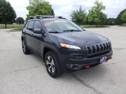 Used 2017 Jeep Cherokee Trailhawk w/ Comfort/Convenience Group AWD/4WD image 5