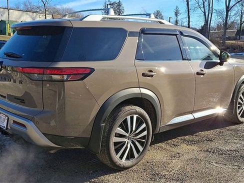 Used 2025 Nissan Pathfinder Platinum w/ Black Appearance Package image 8