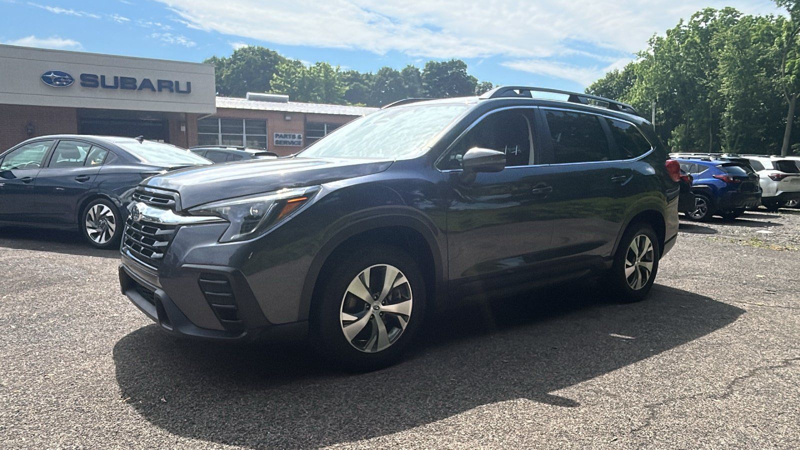 Used 2023 Subaru Ascent Premium AWD/4WD image 3