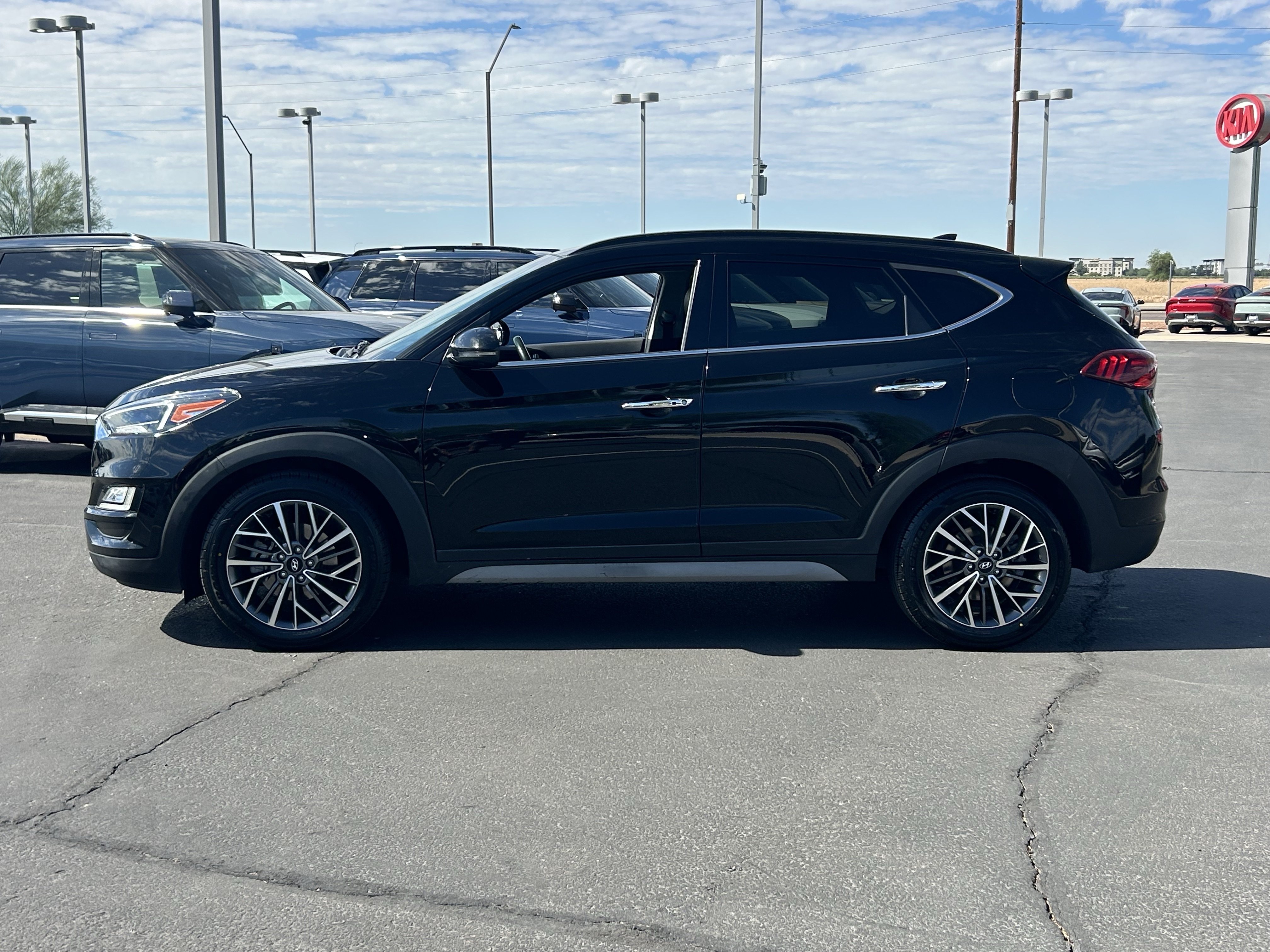 Used 2019 Hyundai Tucson Ultimate w/ Cargo Package FWD image 2
