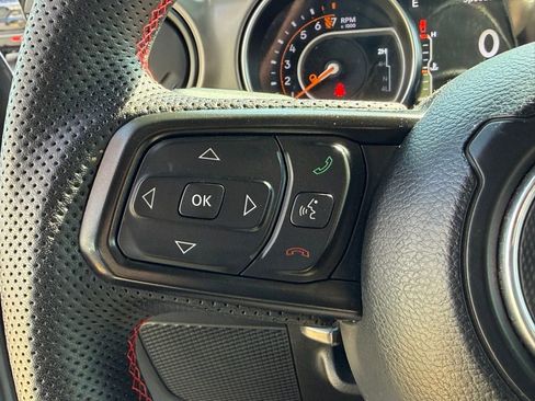Used 2022 Jeep Gladiator Willys image 18