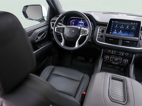 Used 2024 Chevrolet Tahoe Z71 w/ Off-Road Capability Package image 32