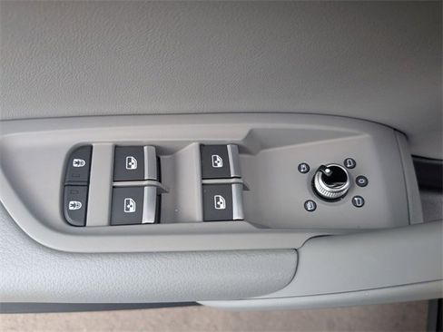 Used 2022 Audi Q5 2.0T Premium w/ Convenience Package image 16