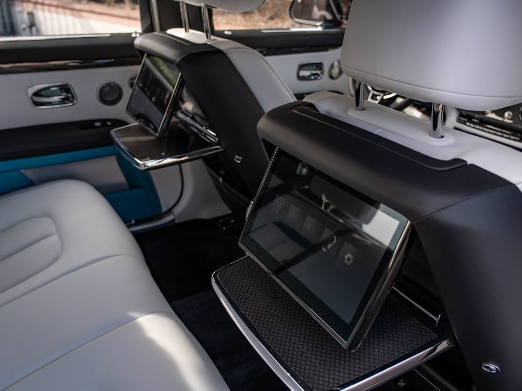 New 2026 Rolls-Royce Ghost Black Badge AWD/4WD image 38
