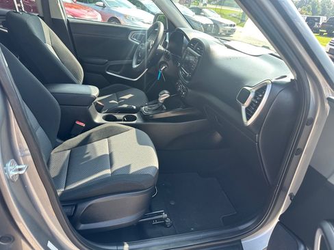 Used 2023 Kia Soul LX w/ Option Group 015 FWD image 22