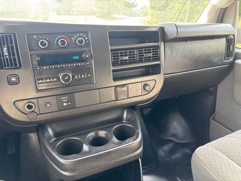 Used 2016 Chevrolet Express 2500 RWD image 15