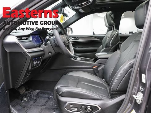 Used 2023 Jeep Grand Cherokee Overland w/ Luxury Tech Group IV AWD/4WD image 14